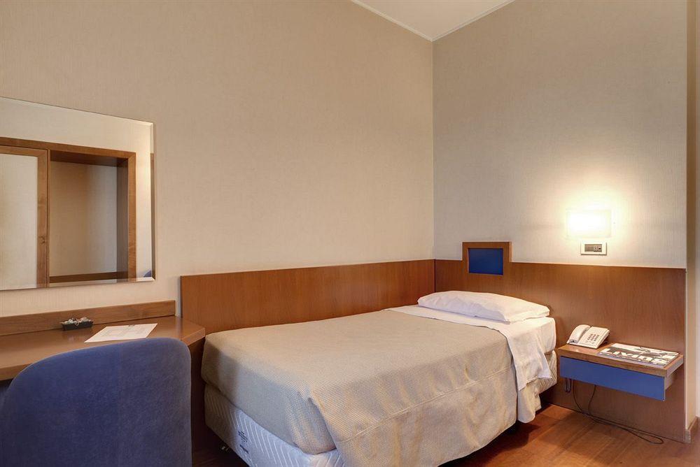 וארסה City Hotel מראה חיצוני תמונה