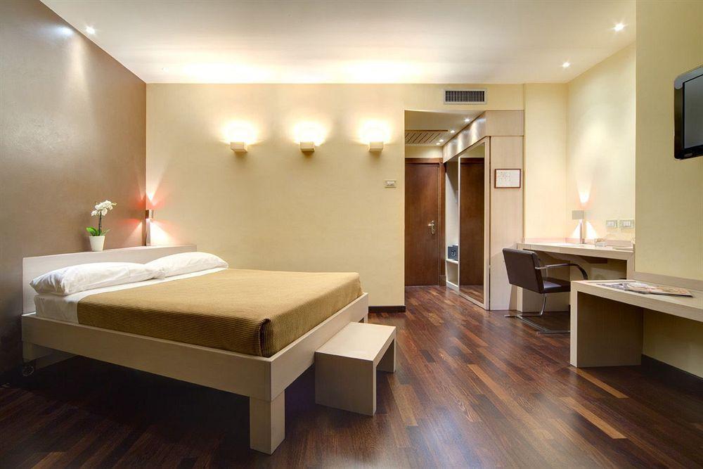 וארסה City Hotel מראה חיצוני תמונה