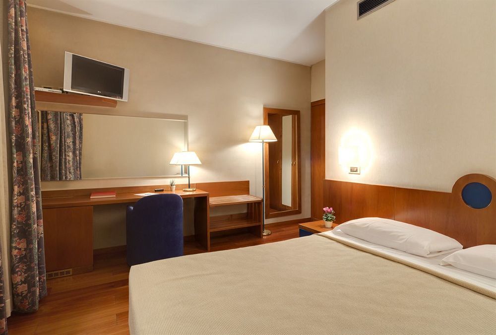 וארסה City Hotel מראה חיצוני תמונה