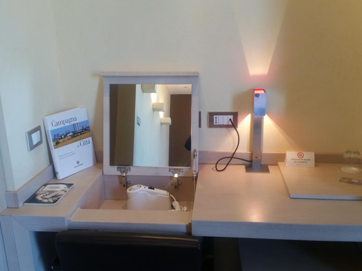 וארסה City Hotel מראה חיצוני תמונה