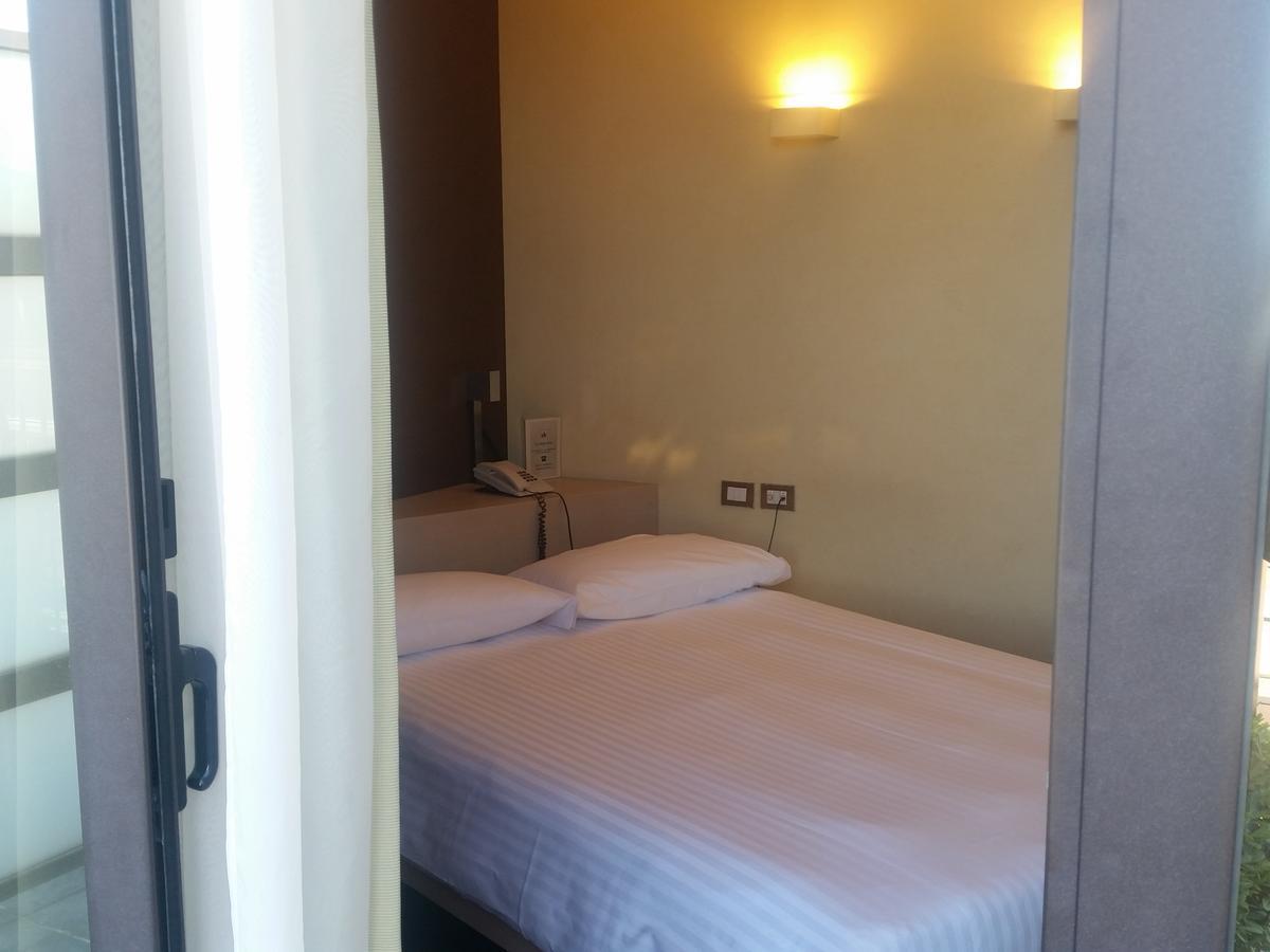 וארסה City Hotel מראה חיצוני תמונה