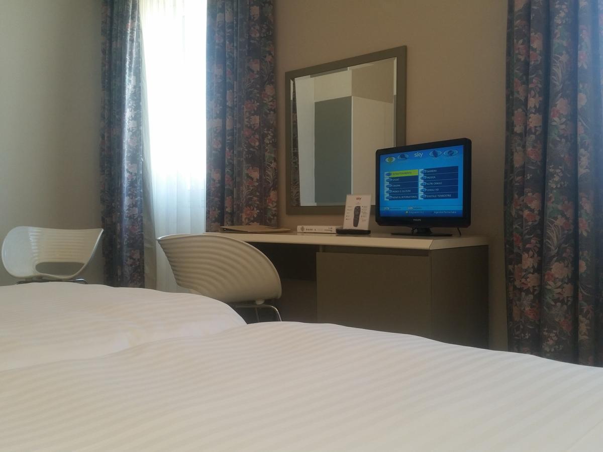 וארסה City Hotel מראה חיצוני תמונה