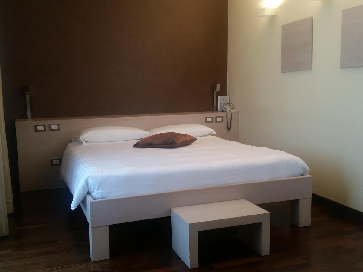 וארסה City Hotel מראה חיצוני תמונה