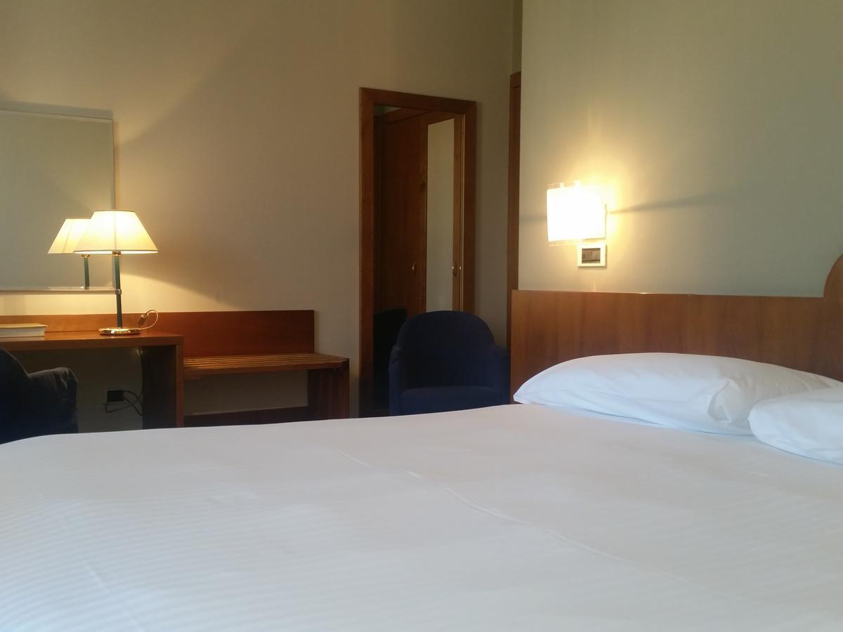 וארסה City Hotel מראה חיצוני תמונה