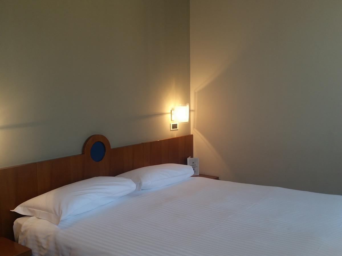 וארסה City Hotel מראה חיצוני תמונה