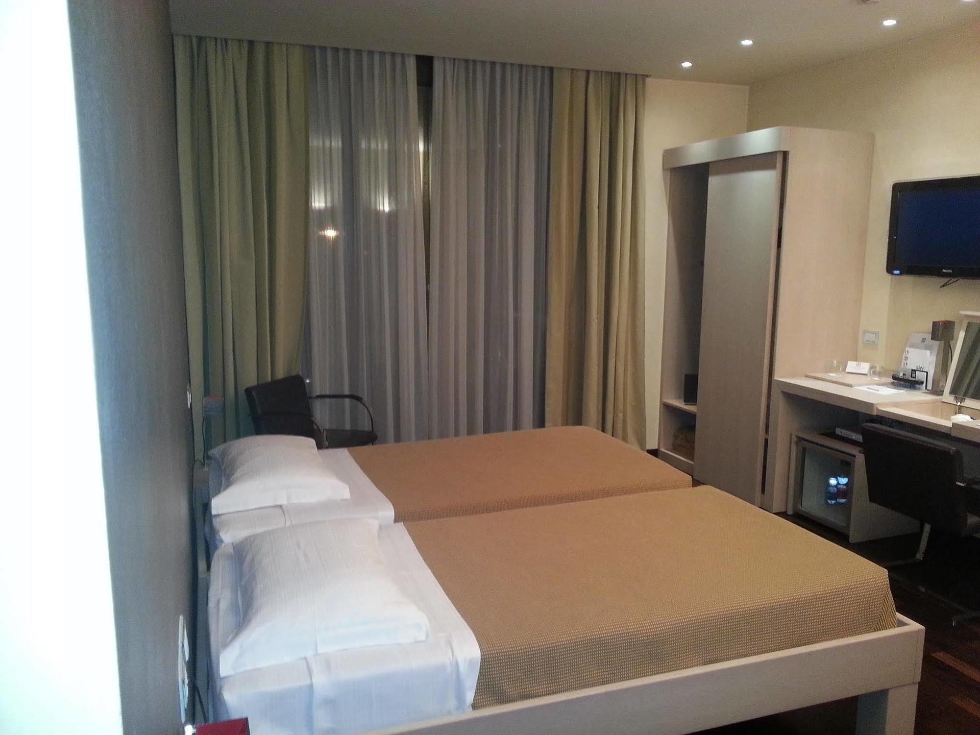 וארסה City Hotel מראה חיצוני תמונה