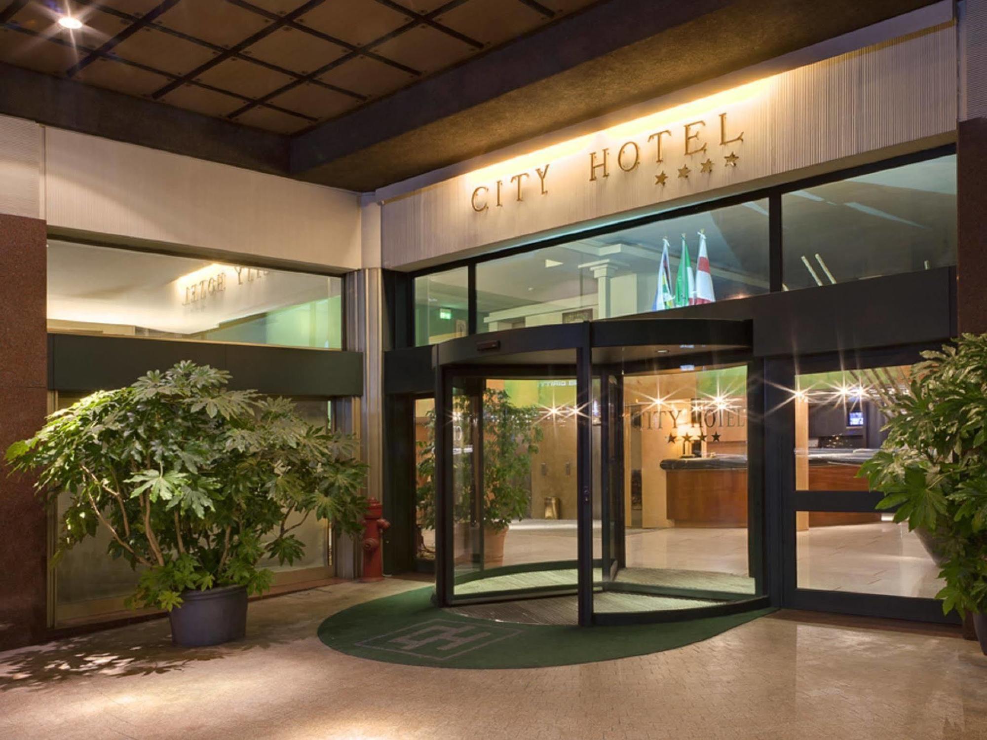 וארסה City Hotel מראה חיצוני תמונה