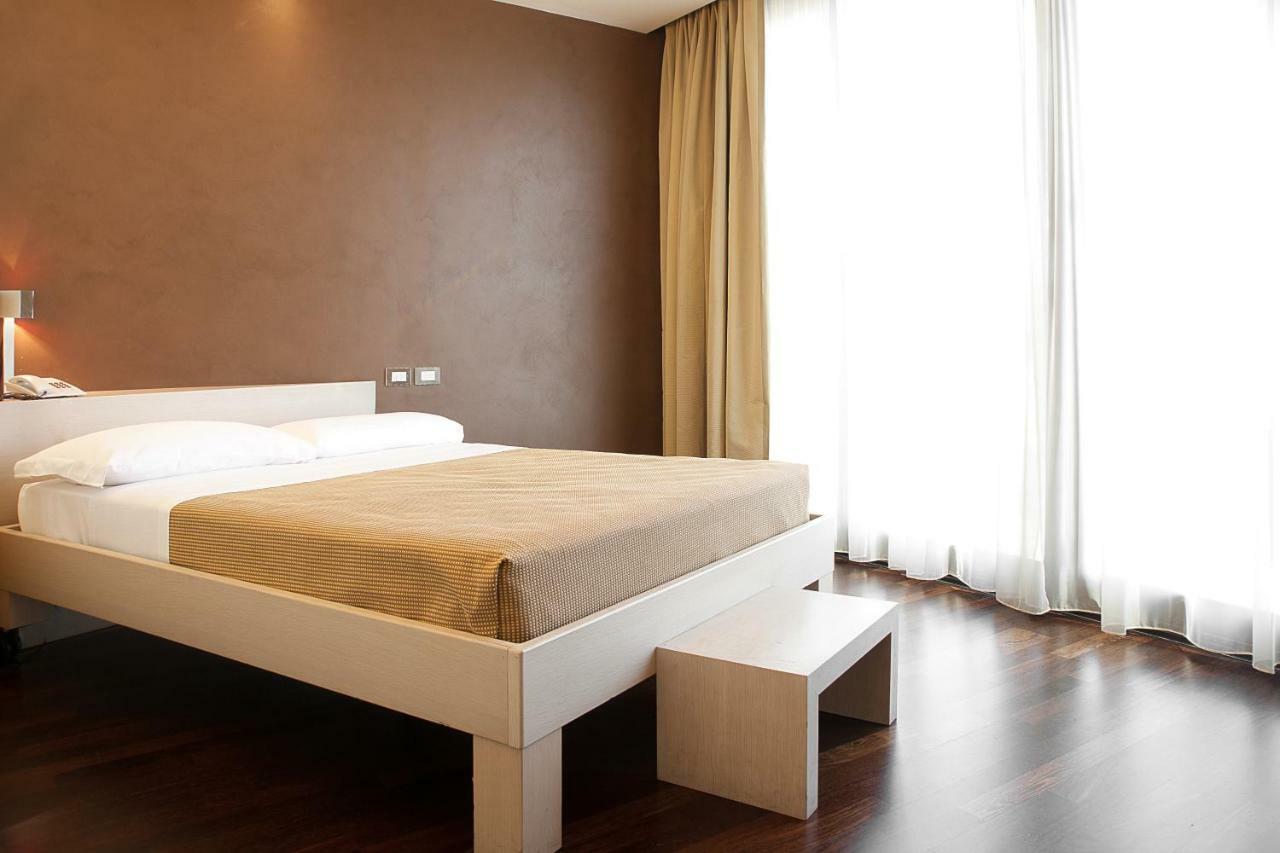 וארסה City Hotel מראה חיצוני תמונה