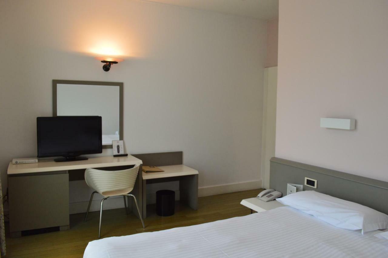וארסה City Hotel מראה חיצוני תמונה
