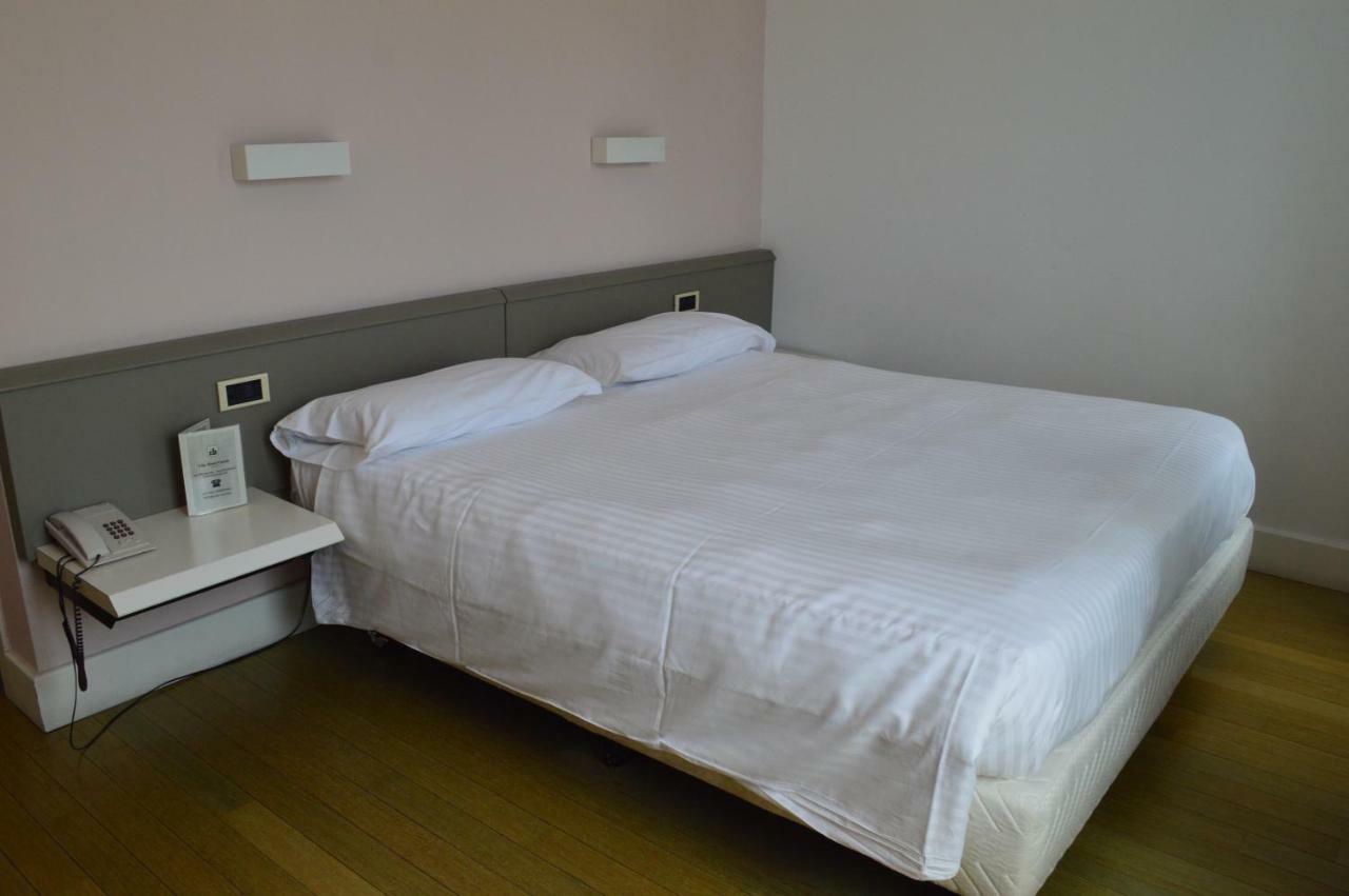 וארסה City Hotel מראה חיצוני תמונה