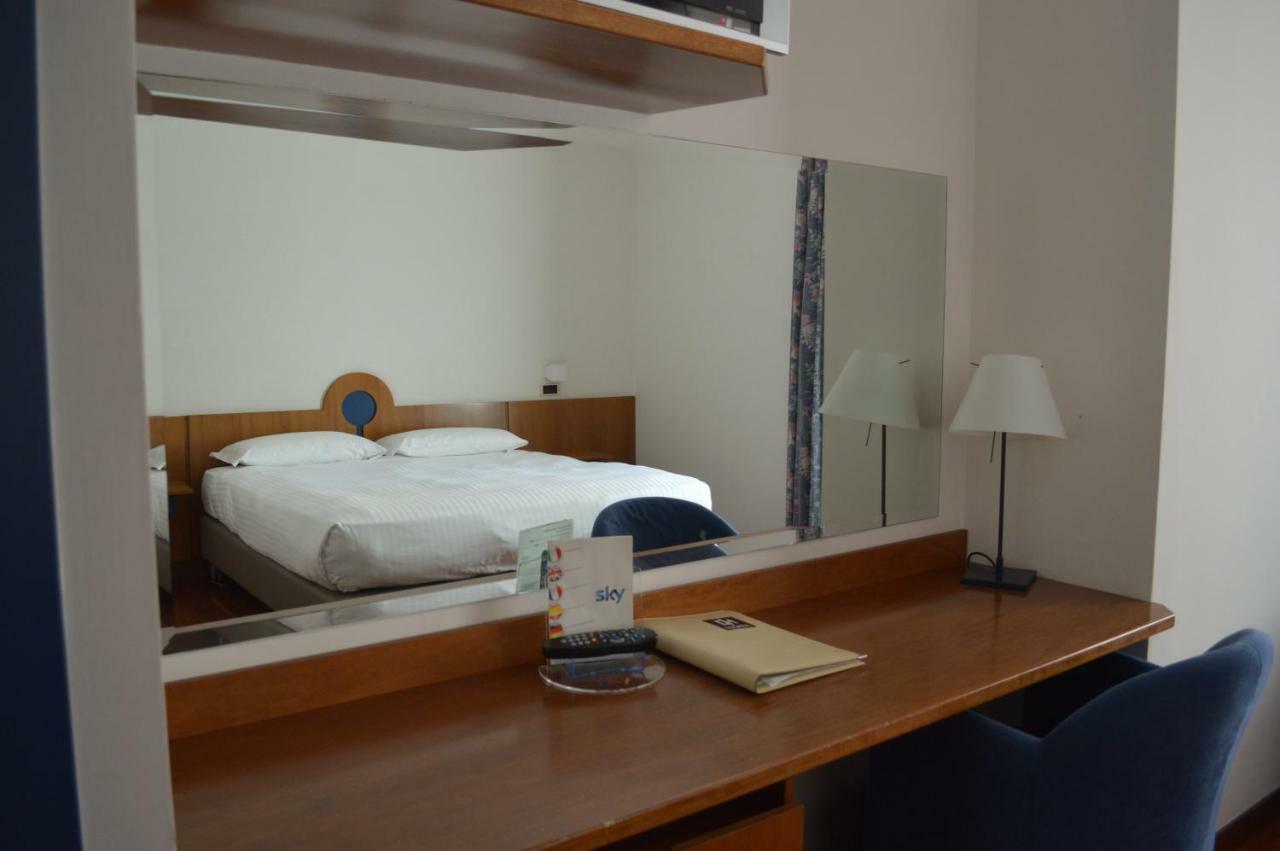 וארסה City Hotel מראה חיצוני תמונה