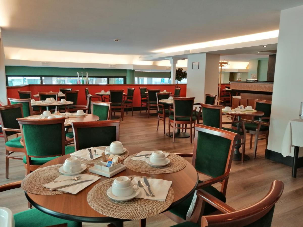 וארסה City Hotel מראה חיצוני תמונה
